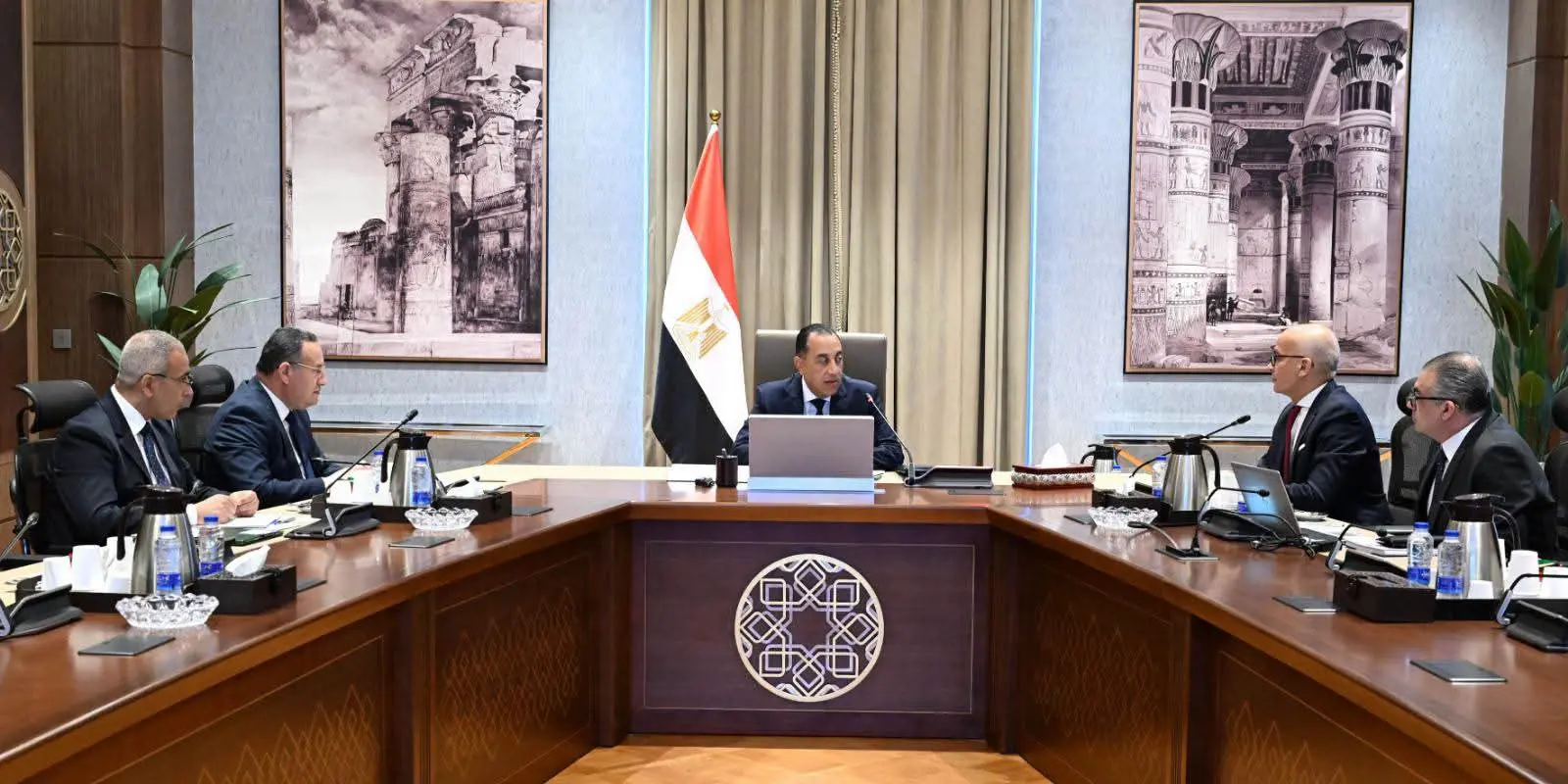 رئيس الوزراء يستعرض الموقف التنفيذي لمشروع المدينة الطبية لجامعة عين شمس