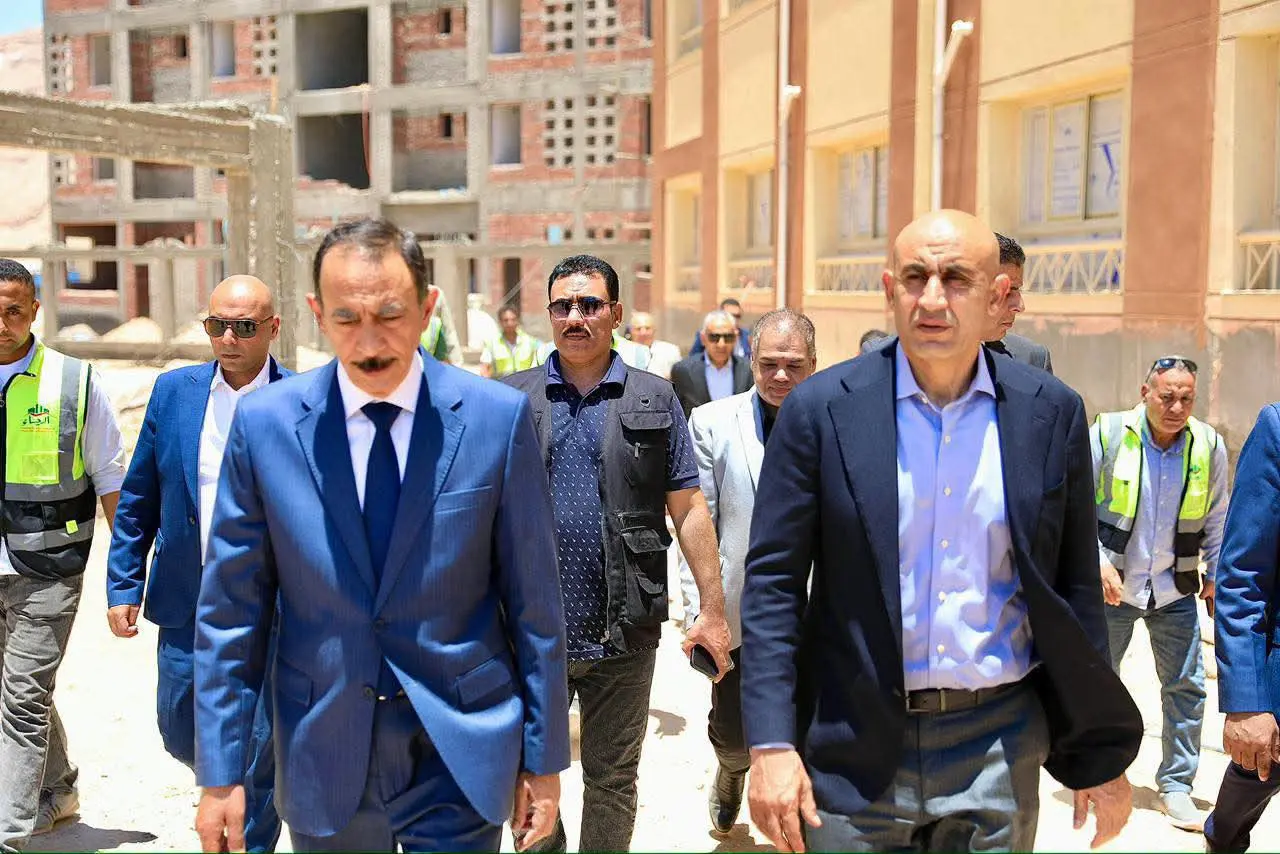 وزير التعليم ومحافظ سوهاج يتفقدان مشروعات تعليمية جديدة بالمحافظة - 1000693741