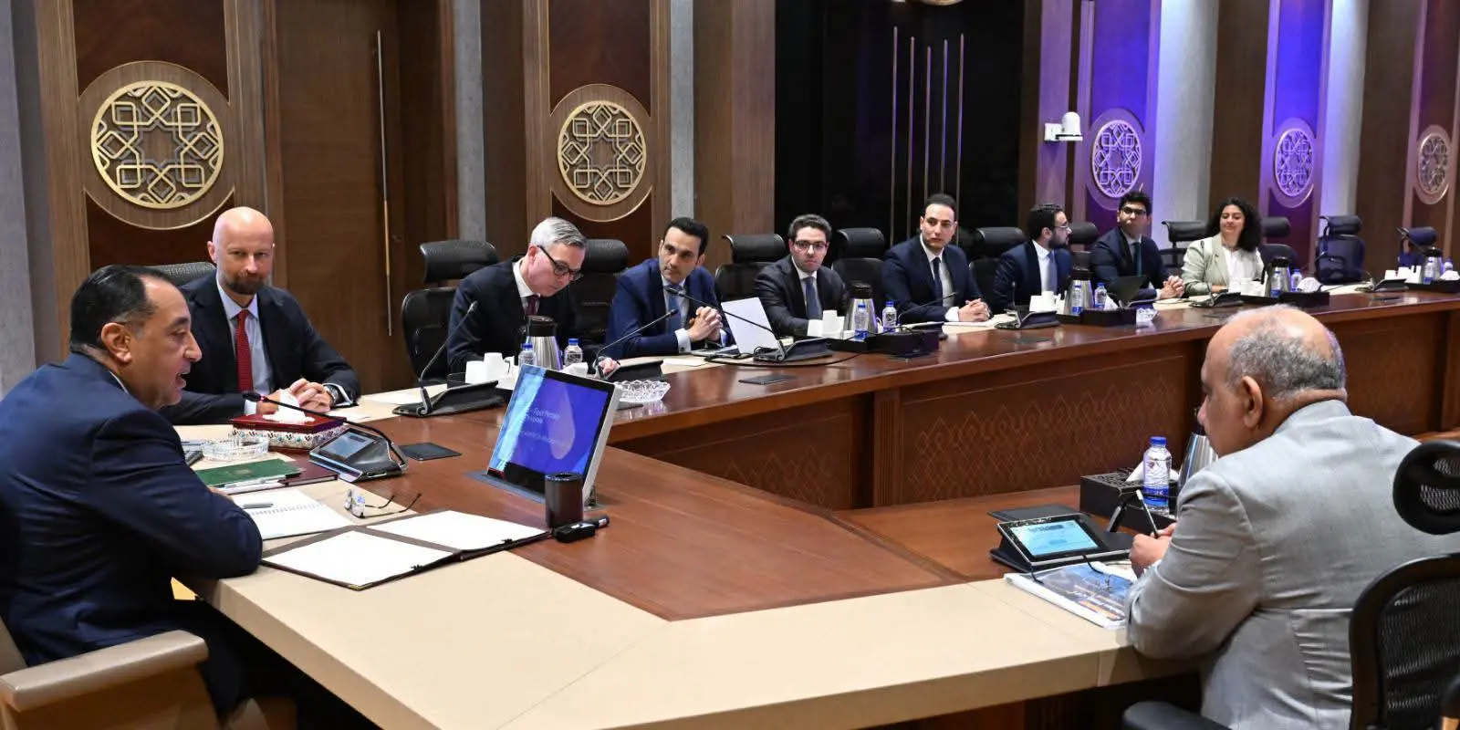رئيس الوزراء يبحث مع شركة “سكاتك” النرويجية