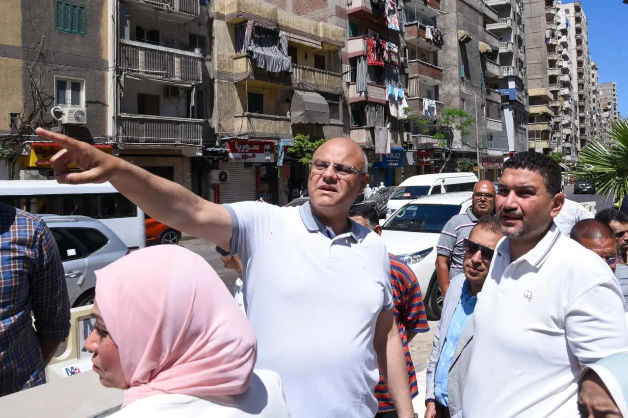أطلق المهندس أيمن عطية، محافظ الإسكندرية، أول تجربة لتطبيق منظومة صناديق القمامة المدفونة تحت الأرض بشارع 45 بنطاق حي المنتزه ثان، وذلك في خطوة تستهدف إدخال أحدث النظم العالمية 