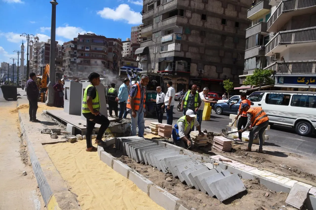 أطلق المهندس أيمن عطية، محافظ الإسكندرية، أول تجربة لتطبيق منظومة صناديق القمامة المدفونة تحت الأرض بشارع 45 بنطاق حي المنتزه ثان، وذلك في خطوة تستهدف إدخال أحدث النظم العالمية 