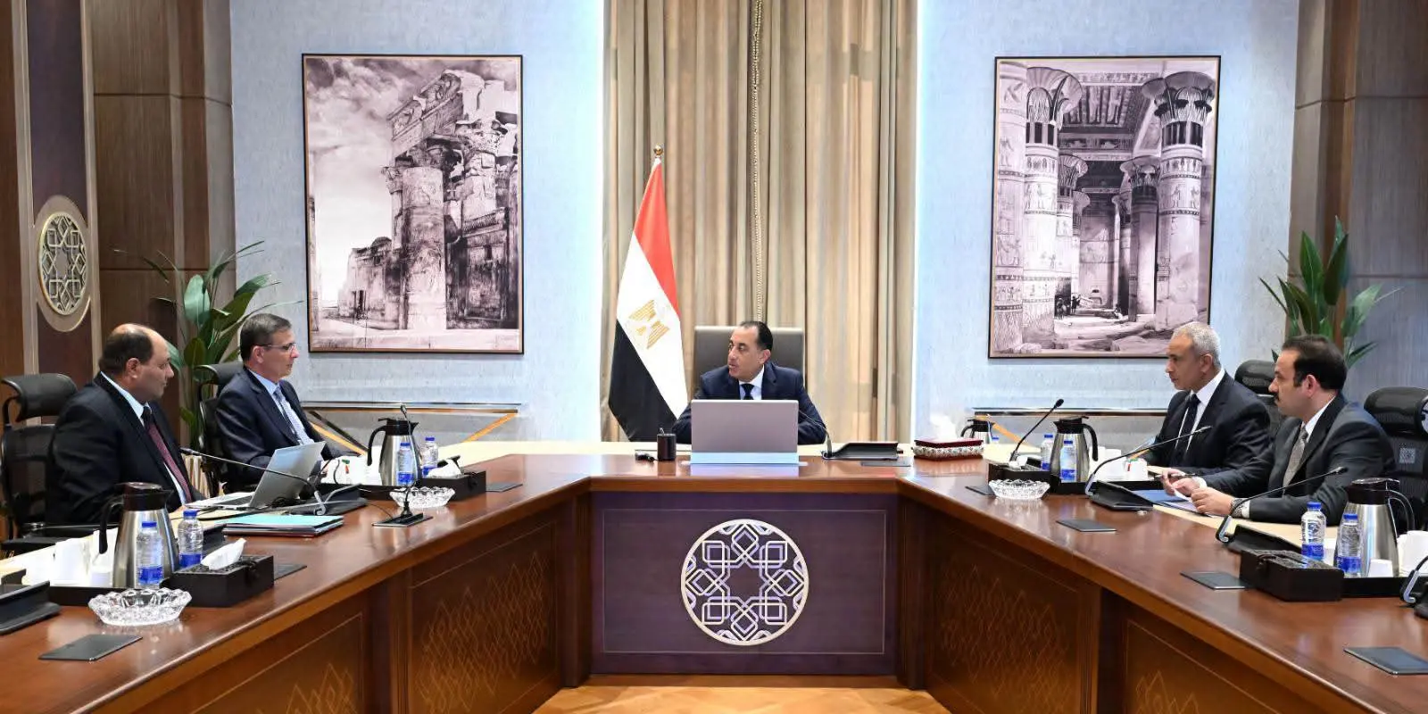 رئيس الوزراء يبحث التوسع في إنشاء محطات حديثة للثروة الحيوانية