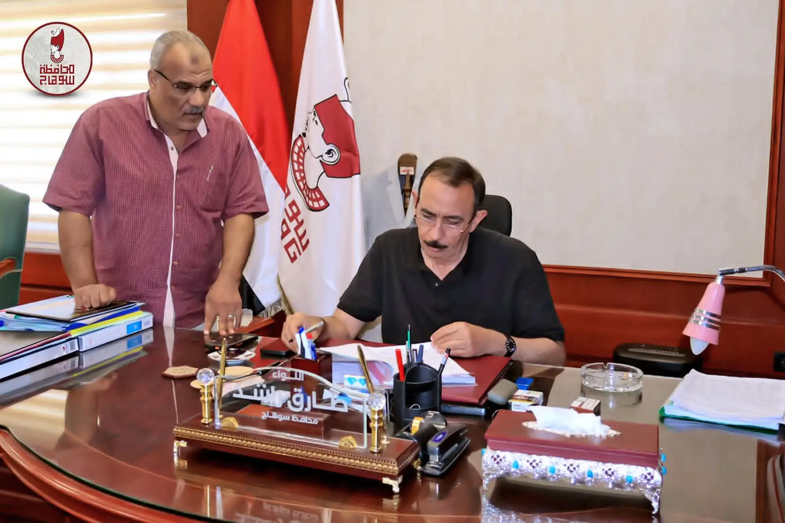 محافظ سوهاج يعتمد العلاوة التشجيعية لـ563 موظفًا