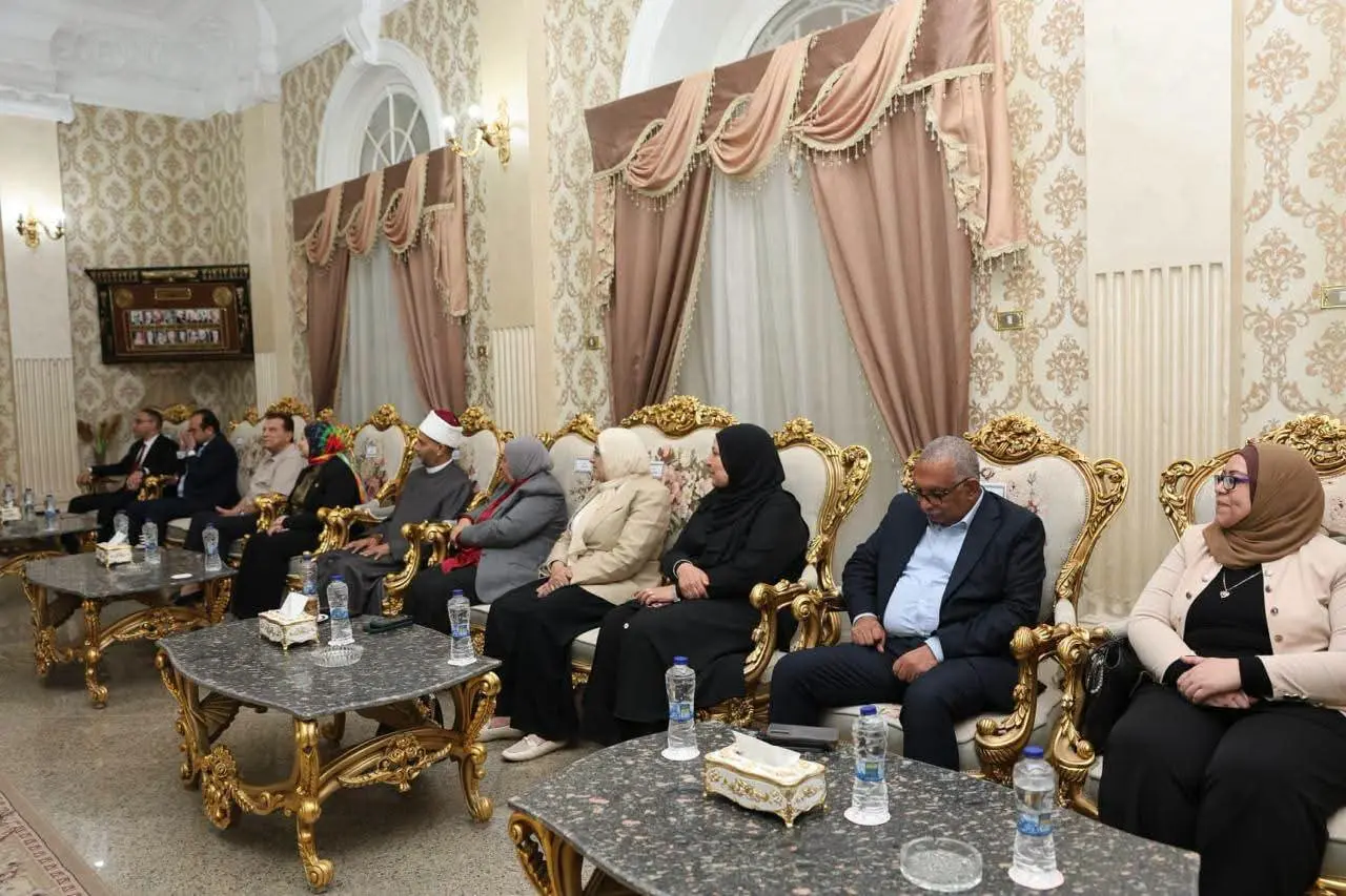 وزيرة الثقافة تفتتح ملتقى أدباء وسط الصعيد خلال زيارتها للمنيا