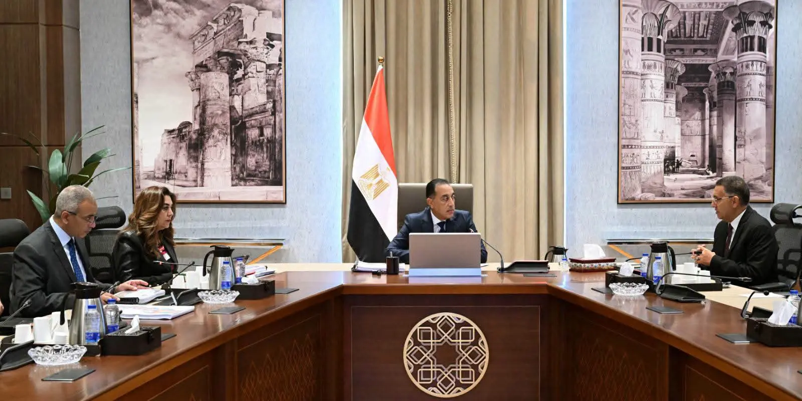 مدبولي يبحث مع محافظ القليوبية فرص الاستثمار ومستجدات المشروعات الخدمية