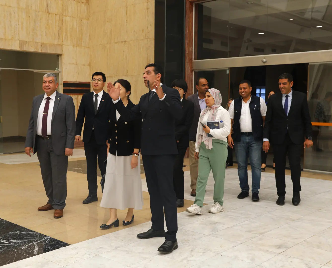ميناء الإسكندرية يستقبل القنصل العام الصيني لتعزيز التعاون والشراكات المينائية والاستثمارية - 1000704534