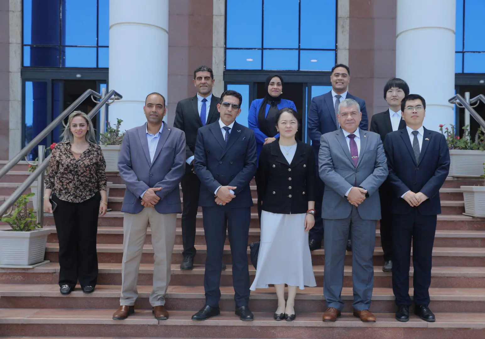 استقبلت الهيئة العامة لـ ميناء الإسكندرية، برئاسة السيد اللواء بحري رئيس مجلس الإدارة، السيدة/ Xu Min القنصل العام لجمهورية الصين الشعبية بالإسكندرية، وذلك بحضور عدد من قيادات الهيئة، في زيارة استهدفت تعزيز آفاق التعاون المشترك واستعراض الفرص الاستثمارية ومشروعات التطوير الجاري تنفيذها بالهيئة.