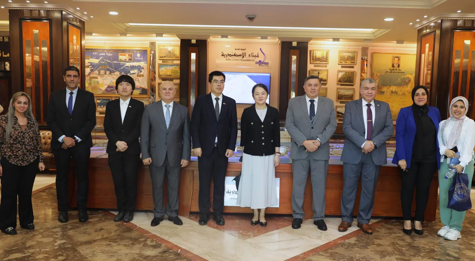 استقبلت الهيئة العامة لـ ميناء الإسكندرية، برئاسة السيد اللواء بحري رئيس مجلس الإدارة، السيدة/ Xu Min القنصل العام لجمهورية الصين الشعبية بالإسكندرية، وذلك بحضور عدد من قيادات الهيئة، في زيارة استهدفت تعزيز آفاق التعاون المشترك واستعراض الفرص الاستثمارية ومشروعات التطوير الجاري تنفيذها بالهيئة.