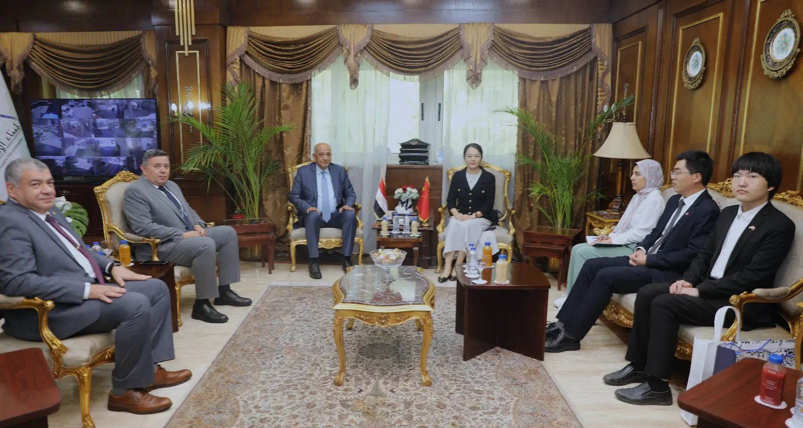 استقبلت الهيئة العامة لـ ميناء الإسكندرية، برئاسة السيد اللواء بحري رئيس مجلس الإدارة، السيدة/ Xu Min القنصل العام لجمهورية الصين الشعبية بالإسكندرية، وذلك بحضور عدد من قيادات الهيئة، في زيارة استهدفت تعزيز آفاق التعاون المشترك واستعراض الفرص الاستثمارية ومشروعات التطوير الجاري تنفيذها بالهيئة.