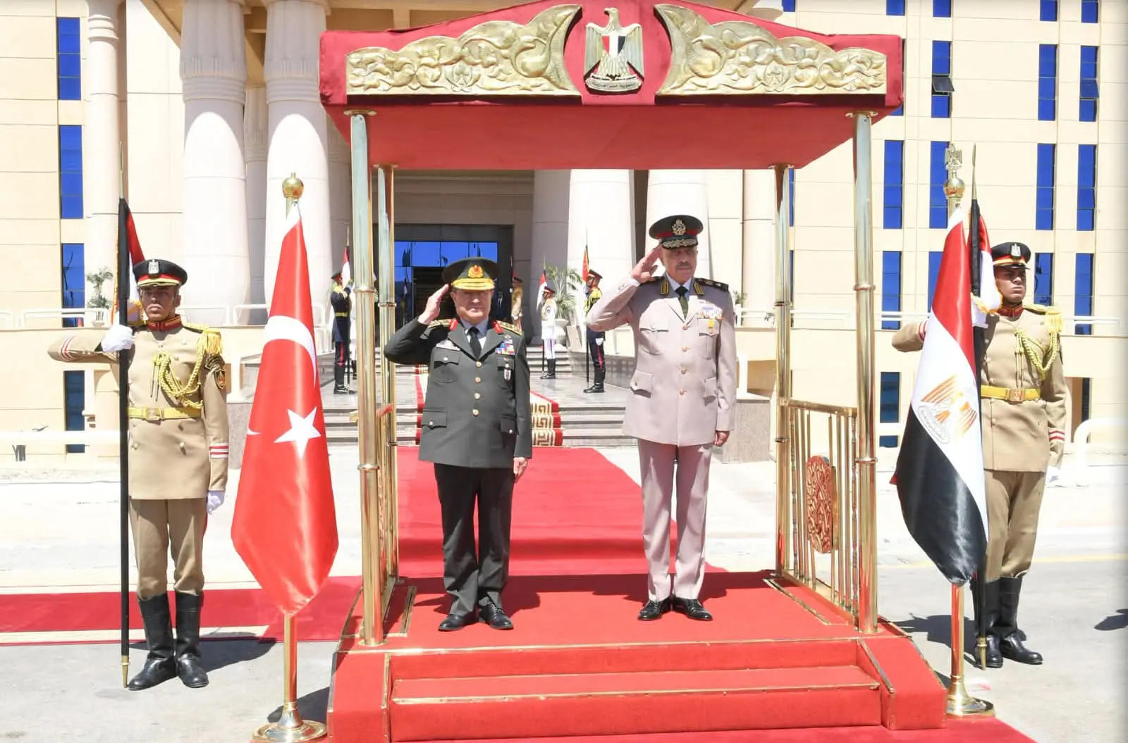 رئيس أركان حرب القوات المسلحة يبحث مع نظيره التركي تعزيز التعاون العسكري بين البلدين