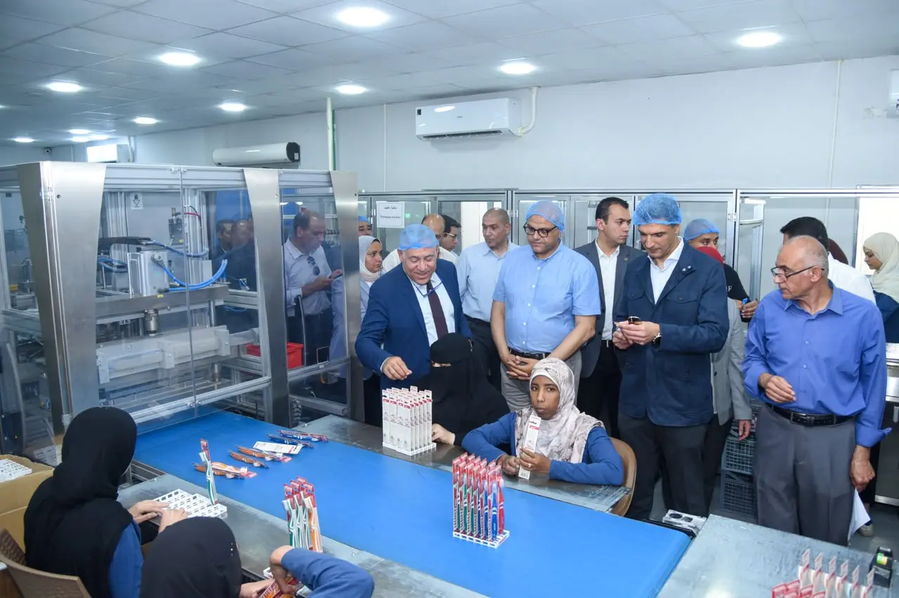 وزير الصناعة ومحافظ الإسكندرية يتفقدان مجمعي مرغم للصناعات البلاستيكية بالعامرية - 1000707112