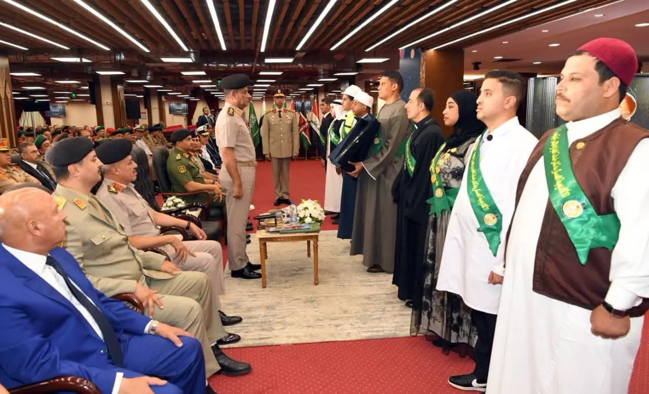 وزير الدفاع والإنتاج الحربي
