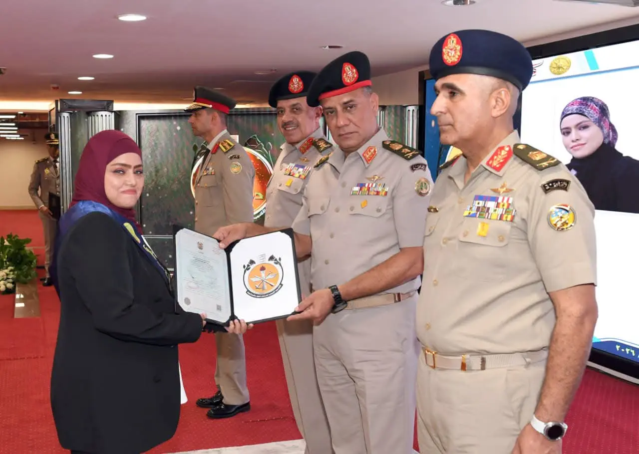 وزير الدفاع والإنتاج الحربي
