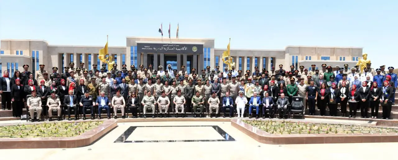 وزير الدفاع والإنتاج الحربي