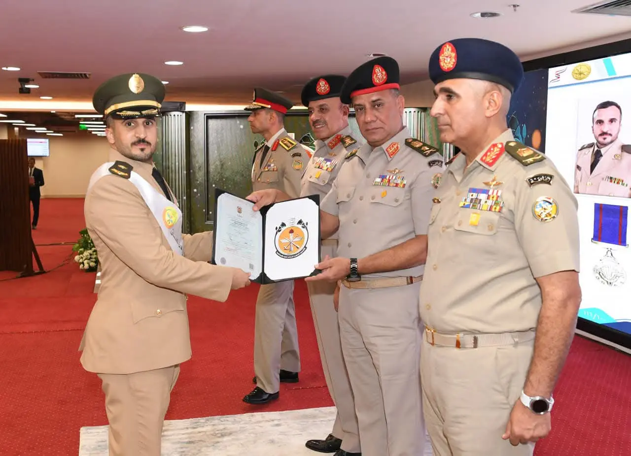 وزير الدفاع والإنتاج الحربي