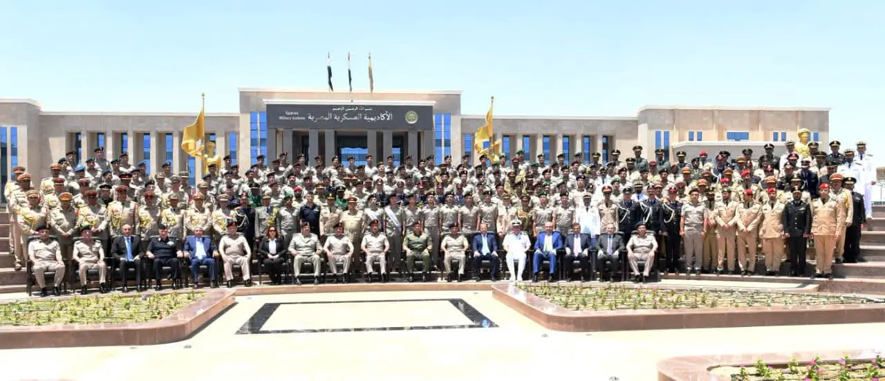وزير الدفاع والإنتاج الحربي