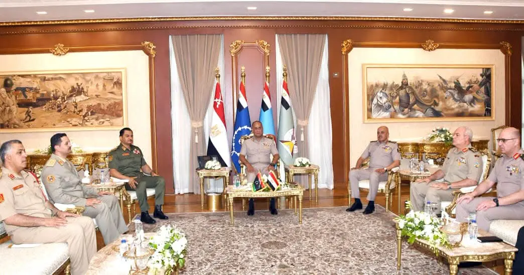 مصر وليبيا تبحثان تعزيز التعاون العسكري وتنسيق الجهود المشتركة