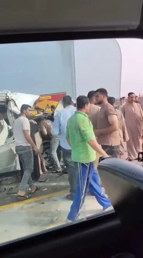 ​شهد الطريق الدائري الإقليمي بمحافظة المنوفية، حادثاً مرورياً أسفر عن إصابة 19 شخصاً، بينهم 6 أطفال، إثر تصادم سيارتين "ميكروباص" بالقرب من نزلة تلوانة التابعة لدائرة مركز الباجور، وتم نقل المصابين إلى المستشفى لتلقي الإسعافات اللازمة.