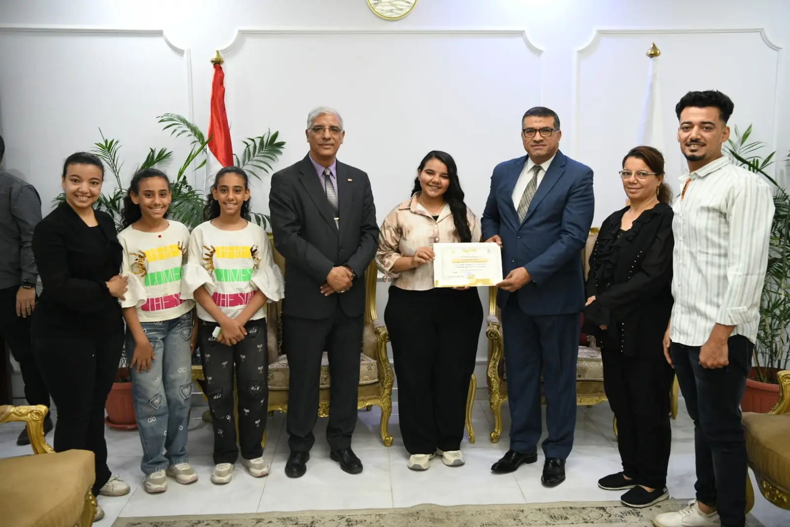 محافظ قنا يكرم أوائل الشهادة الإعدادية