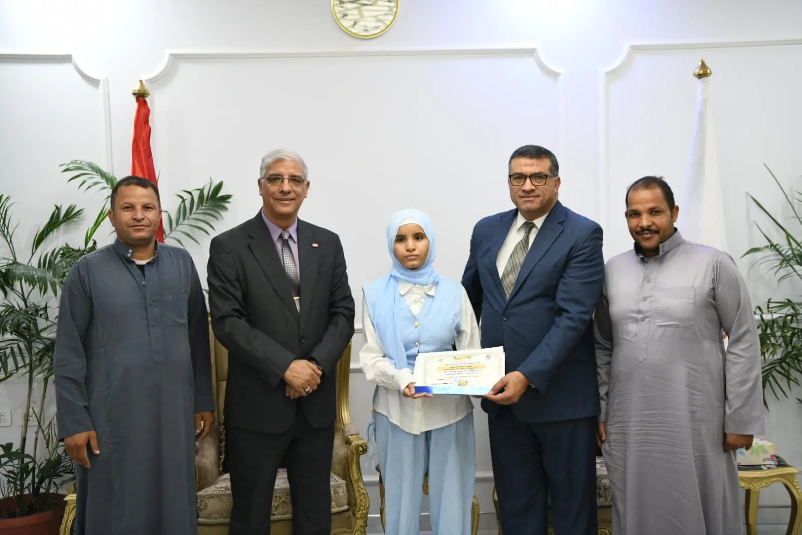 محافظ قنا يكرم أوائل الشهادة الإعدادية ويؤكد استمرار دعم المتفوقين