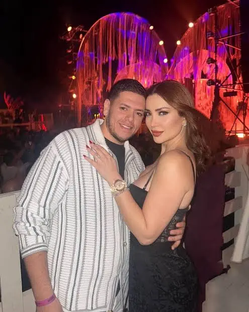 ​أعلنت النجمة السورية نسرين طافش، بشكل رسمي، انفصالها عن زوجها رجل الأعمال أحمد جوهر، وذلك بعد زواج استمر لمدة عام ونصف. وجاء الإعلان المفاجئ عبر خاصية "القصص القصيرة - ستوري" على حسابها الرسمي بموقع التواصل الاجتماعي “انستجرام”، خلال تواجدها في المالديف لقضاء إجازة الصيف.