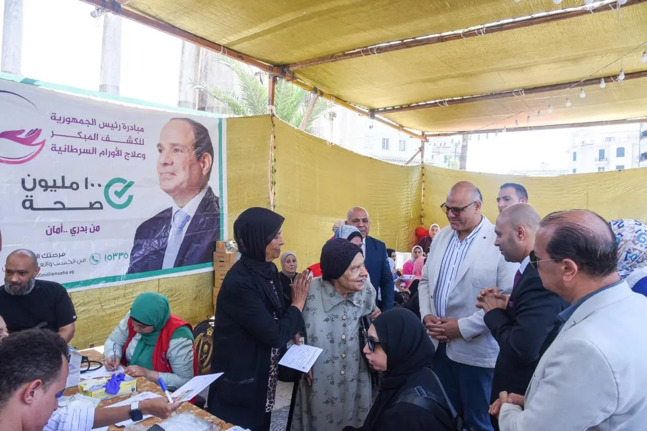 شهد المهندس أيمن عطية، محافظ الإسكندرية، انطلاق فعاليات الحملة القومية للتبرع بالدم بالمحافظة، التي تنظمها وزارة الصحة والسكان على مستوى جميع محافظات الجمهورية، تزامنًا مع الاحتفال باليوم العالمي للتبرع بالدم