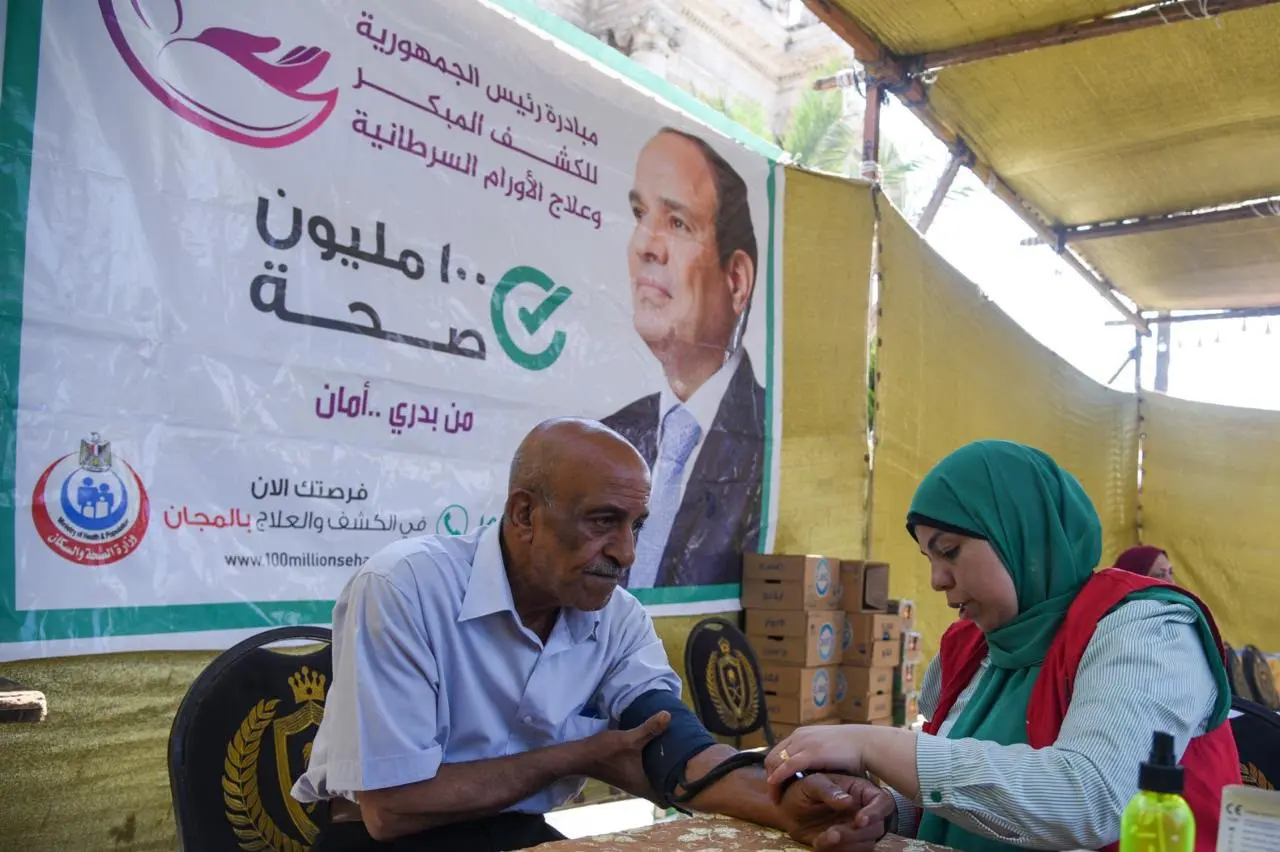 شهد المهندس أيمن عطية، محافظ الإسكندرية، انطلاق فعاليات الحملة القومية للتبرع بالدم بالمحافظة، التي تنظمها وزارة الصحة والسكان على مستوى جميع محافظات الجمهورية، تزامنًا مع الاحتفال باليوم العالمي للتبرع بالدم