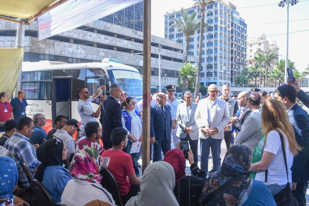 شهد المهندس أيمن عطية، محافظ الإسكندرية، انطلاق فعاليات الحملة القومية للتبرع بالدم بالمحافظة، التي تنظمها وزارة الصحة والسكان على مستوى جميع محافظات الجمهورية، تزامنًا مع الاحتفال باليوم العالمي للتبرع بالدم