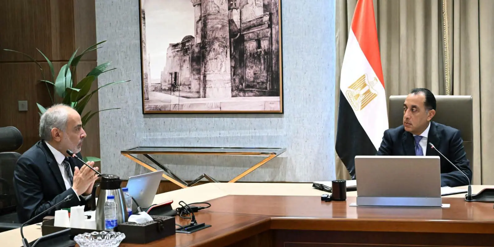 رئيس الوزراء يتابع مخطط تطوير منطقة نزلة السمان ومشروع إحياء “قرافة المماليك”