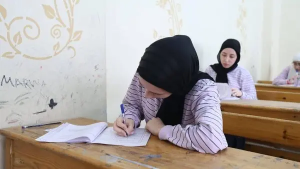 ​يخوض طلاب شهادة الثانوية العامة 2026 (الدور الأول)، صباح اليوم الثلاثاء 30 يونيو، جولة جديدة من ماراثون الامتحانات بجميع محافظات الجمهورية. حيث يؤدي طلاب الشعبتين العلمية والأدبية بنظامها القديم امتحان مادة اللغة الأجنبية الثانية، بينما يواصل طلاب مدارس المكفوفين امتحاناتهم بآداء الورقة الثانية في مادة اللغة العربية.