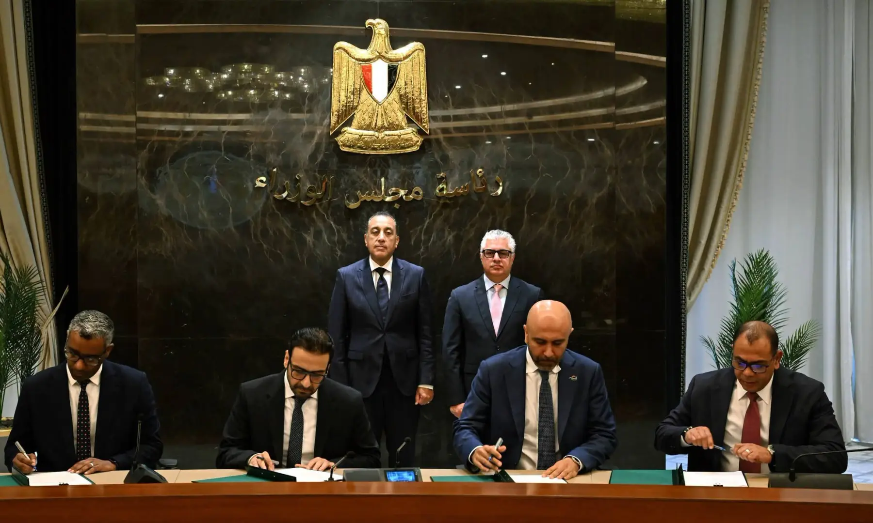 رئيس الوزراء يشهد توقيع 3 عقود لوجستية جديدة بالمنطقة الاقتصادية لقناة السويس