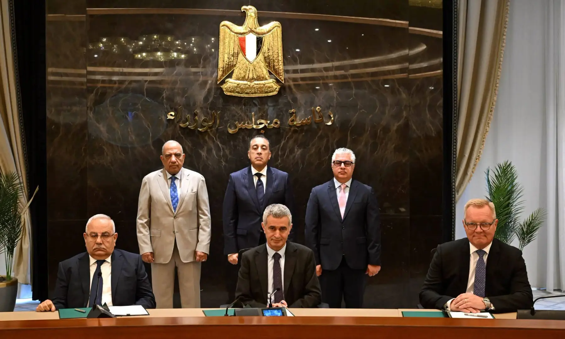 رئيس الوزراء يشهد توقيع عقدين لتوفير الكهرباء النظيفة لمشروعات اقتصادية قناة السويس