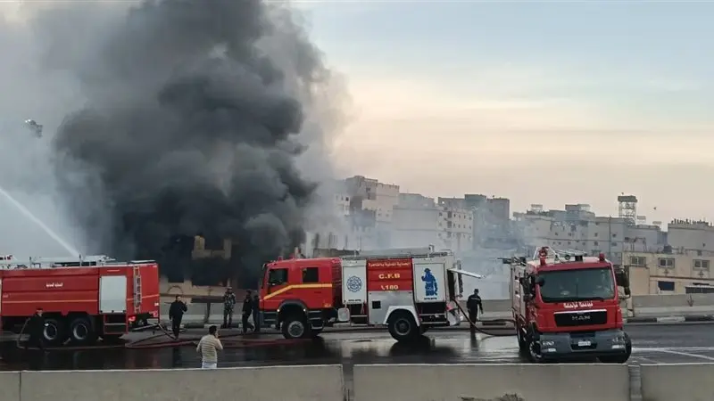وجاء التكريم الرئاسي ليعكس حجم التضحية التي قدمها البطل الراحل، مما أثار فضول الرأي العام لمعرفة من هو اللواء محمد الشربيني، مدير الإدارة العامة للحماية المدنية بالقاهرة، الذي ضرب أروع الأمثلة في الفداء والتضحية حتى اللحظات الأخيرة من حياته.