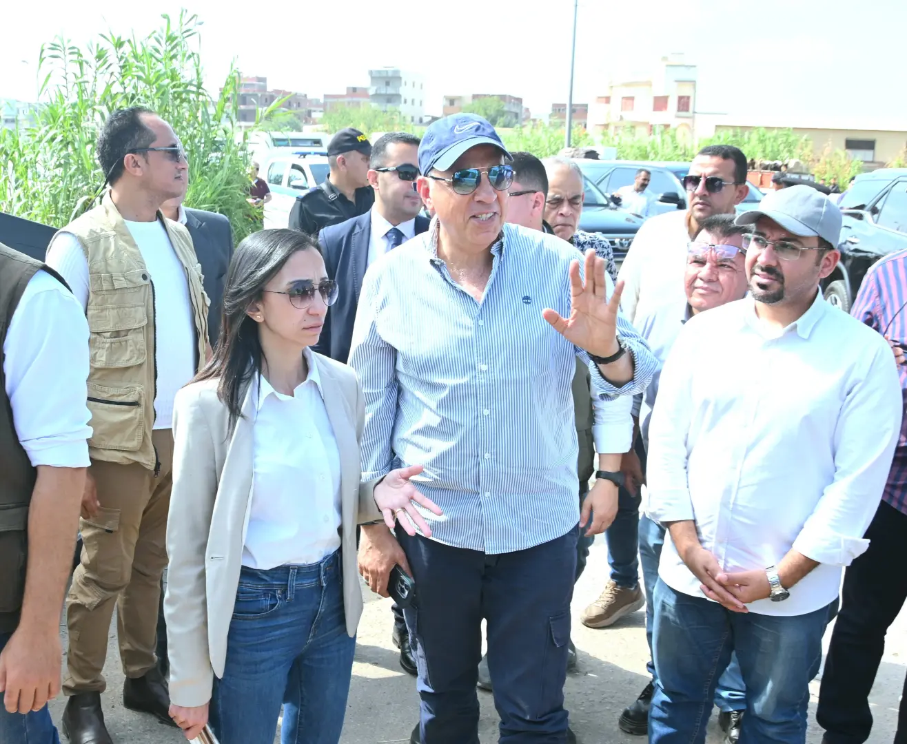 وزير الري ومحافظ البحيرة يتفقدان منظومة الري بإيتاي البارود.. وتوجيهات برفع نواتج التطهير