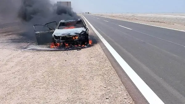 لقي شخص مصرعه، فيما أُصيب 4 آخرون، اليوم، إثر انقلاب سيارة واشتعال النيران بها بالكامل، على الطريق أمام سيرك كيميت بمنطقة مارينا 7 بالساحل الشمالي، وتم نقل المصابين إلى المستشفى لتلقي العلاج