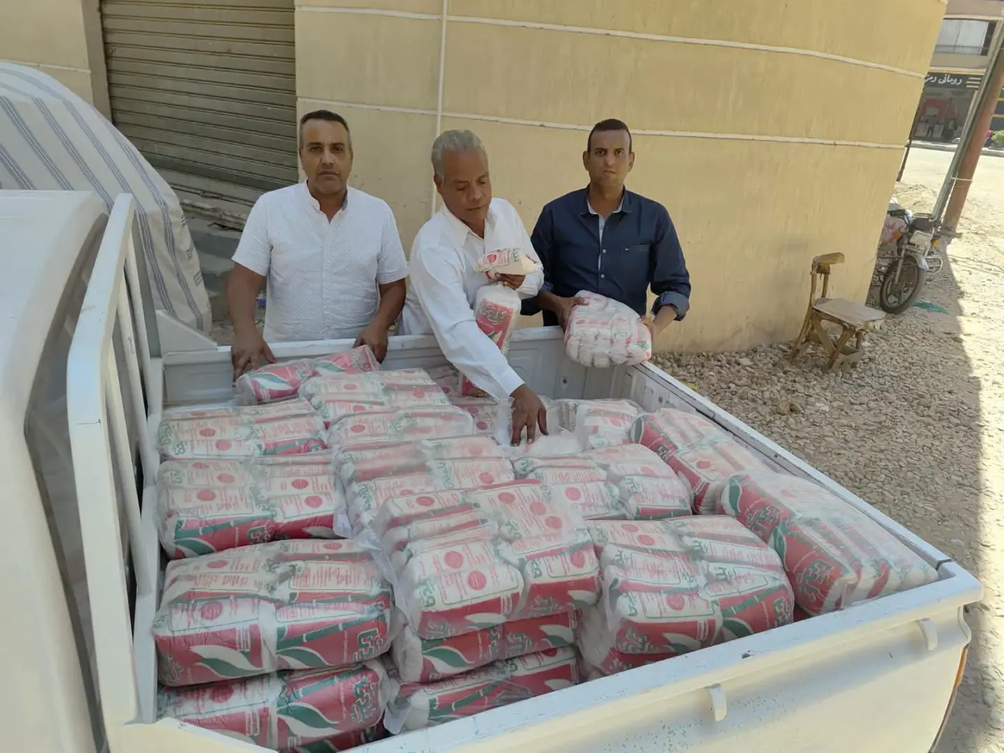 ضبط صاحب مخبز استولى على 450 بطاقة تموينية بالأقصر