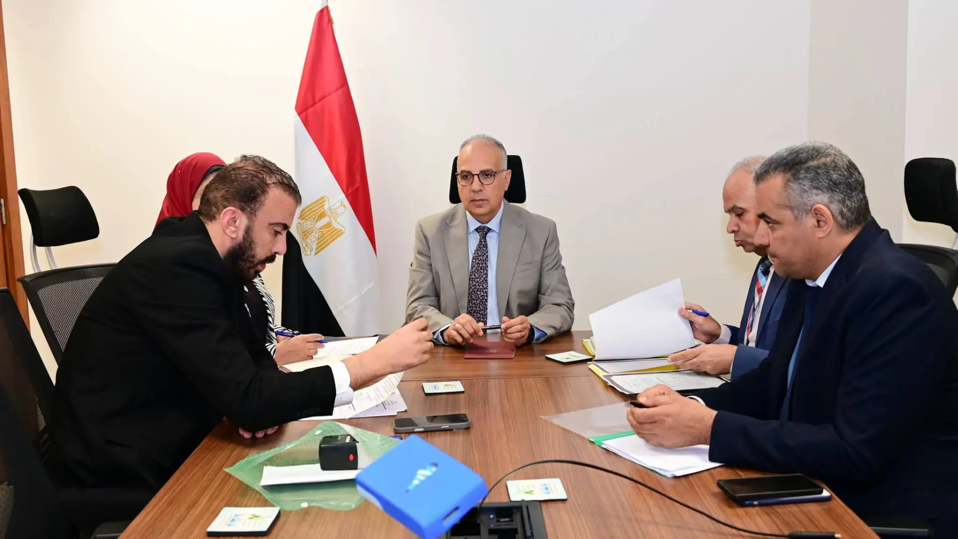 وزير الري يناقش مع نواب الدقهلية وكفر الشيخ مطالب المواطنين