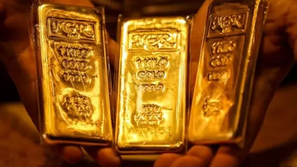 تشهد أسعار الذهب في مصر حالة من الاستقرار والهدوء بمستهل تعاملات اليوم الإثنين، 6 يوليو 2026، وذلك بعد التراجعات المتتالية التي لحقت بالمعدن الأصفر على مدار الأيام الماضية في محلات الصاغة المصرية