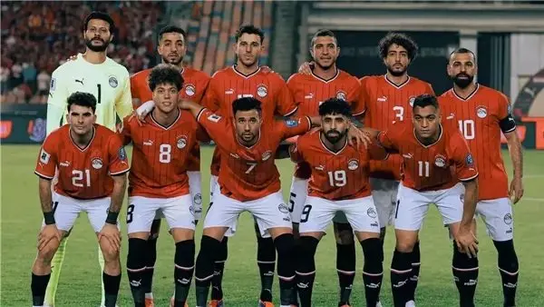 ​تتجه أنظار ملايين العشاق والمتابعين لكرة القدم في الوطن العربي وعشاق الفراعنة نحو المواجهة التاريخية المرتقبة، والتي تجمع بين منتخب مصر الوطني ونظيره منتخب الأرجنتين، ضمن منافسات دور الـ16 من بطولة كأس العالم 2026. وتتصدر القنوات الناقلة للمباراة وموعد انطلاقها محركات البحث، وسط آمال وطموحات كبيرة من الجماهير المصرية لمواصلة كتابة التاريخ والتأهل إلى ربع النهائي.