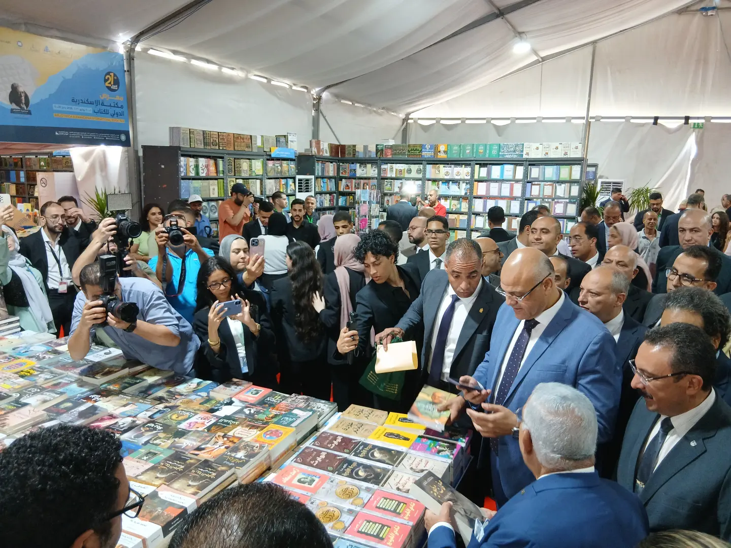 بـ 86 دار نشر و410 فعاليات ثقافية.. افتتاح معرض مكتبة الإسكندرية الدولي بحضور المحافظ - 1000720425