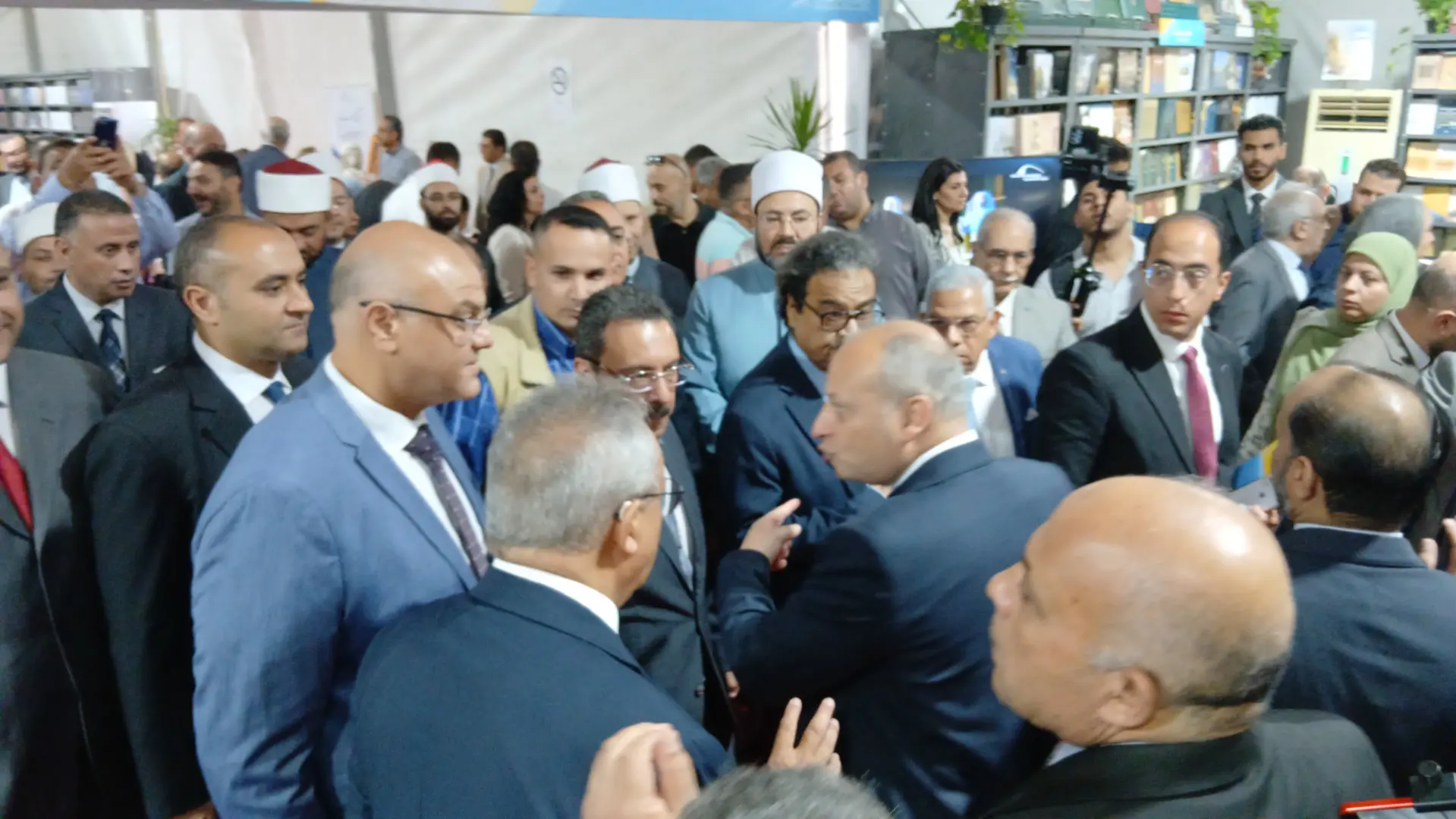 بـ 86 دار نشر و410 فعاليات ثقافية.. افتتاح معرض مكتبة الإسكندرية الدولي بحضور المحافظ