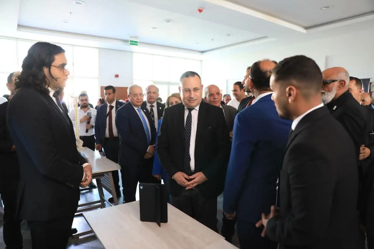 وزير التعليم العالي يتفقد مشروعات طلاب جامعة حلوان الأهلية