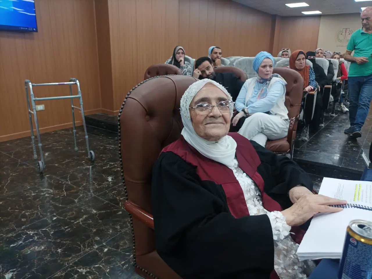 حصلت على الدكتوراه في الـ83 بعد رحلة مع السرطان.. وزير الأوقاف يكرم آمال إسماعيل