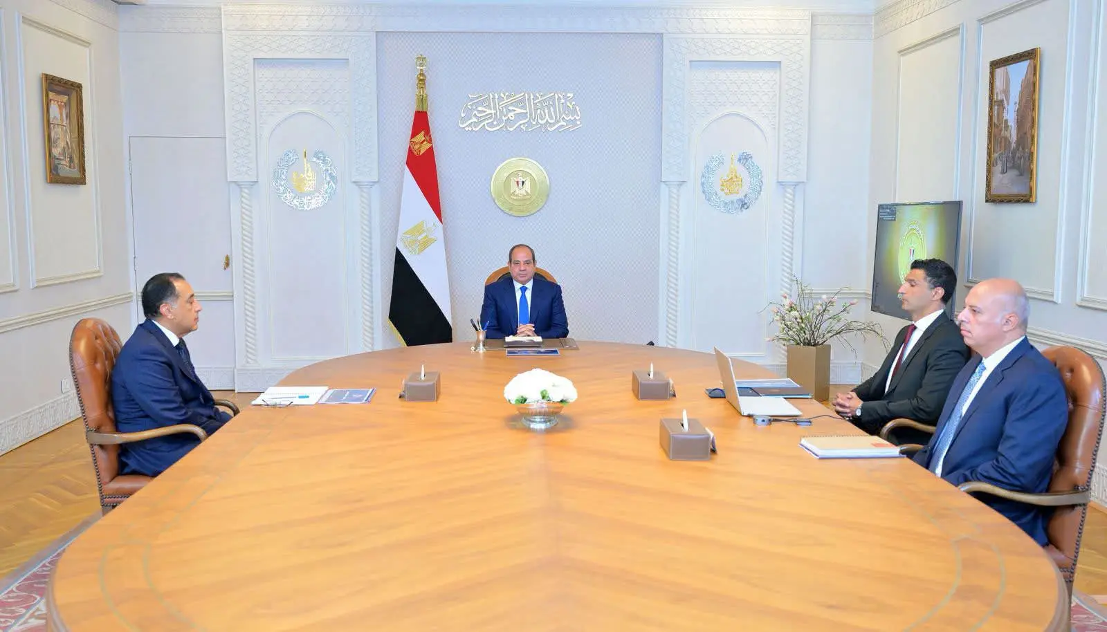 السيسي يوجه بتوطين صناعة السيارات وتعميق التصنيع المحلي