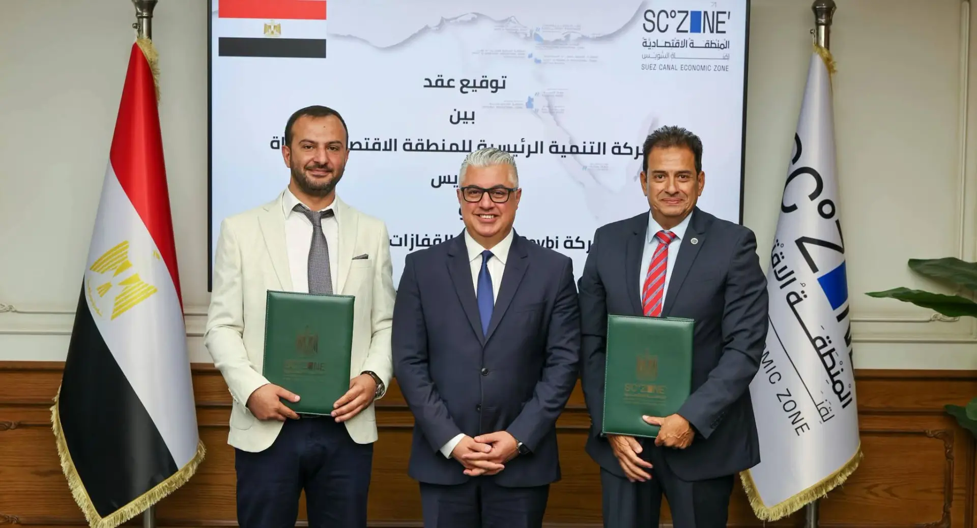 اقتصادية قناة السويس توقع عقد إنشاء مصنع للقفازات الصناعية باستثمارات 1.5 مليون دولار
