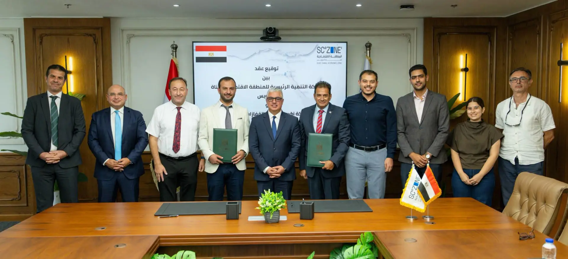 اقتصادية قناة السويس توقع عقد إنشاء مصنع للقفازات الصناعية باستثمارات 1.5 مليون دولار