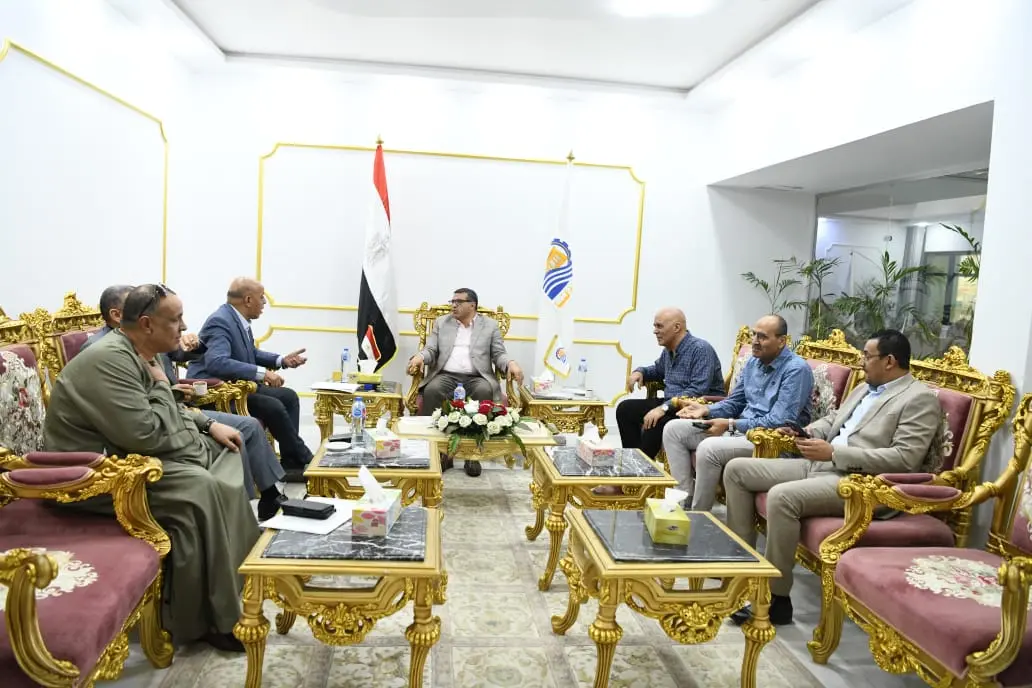 محافظ قنا يلتقي أعضاء مجلسي النواب والشيوخ لبحث مطالب المواطنين