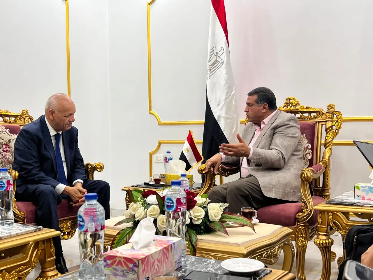 محافظ قنا يلتقي أعضاء مجلسي النواب والشيوخ لبحث مطالب المواطنين