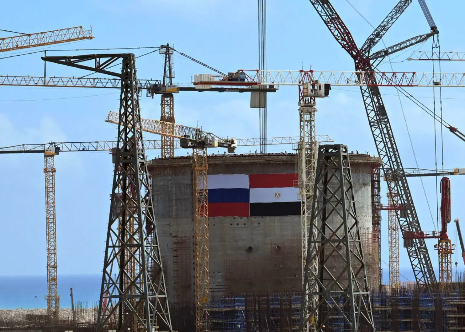 رئيس الوزراء يشهد تركيب وعاء ضغط المفاعل للوحدة النووية الثانية بالضبعة