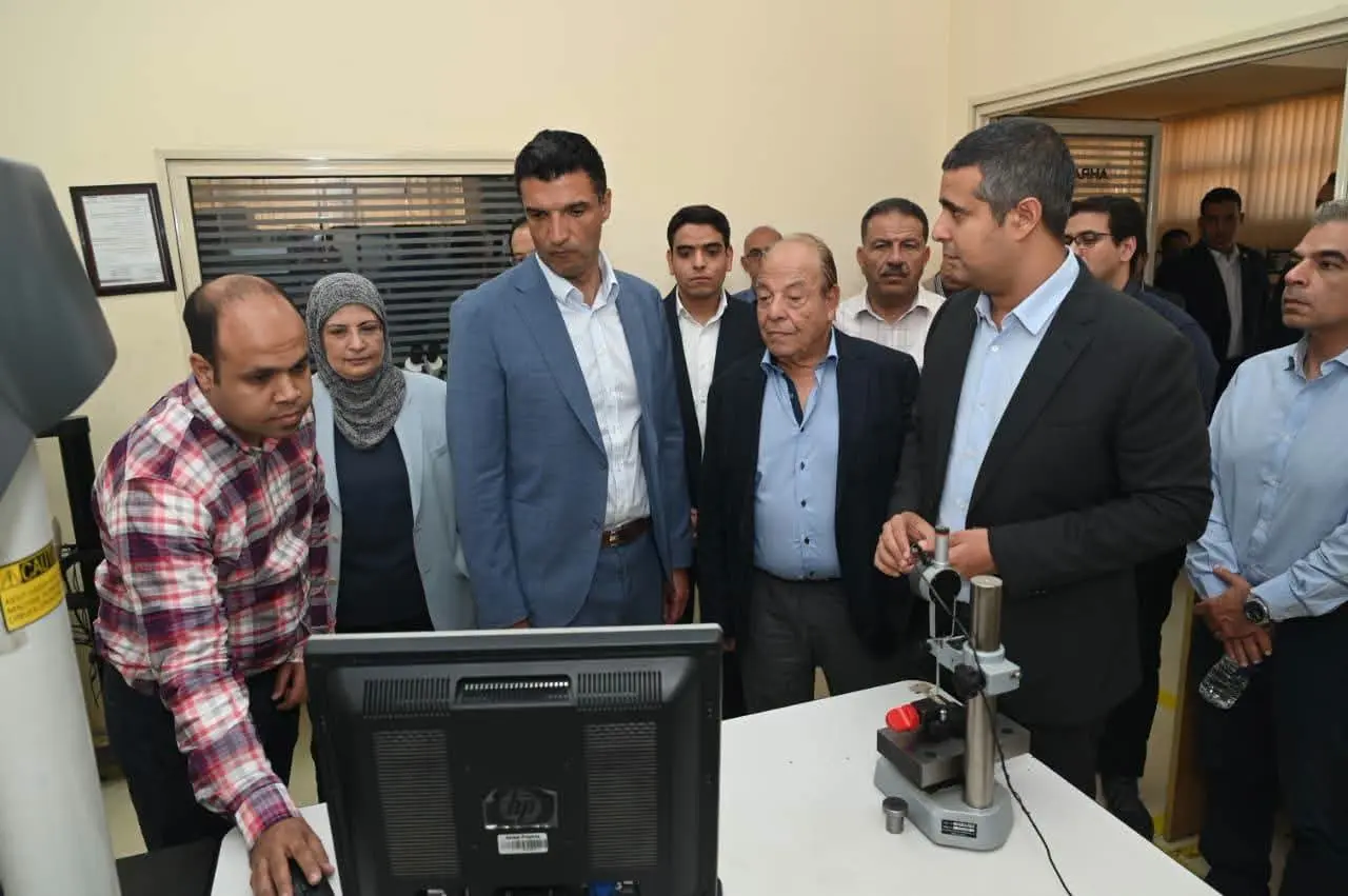 وزير الصناعة يتفقد 3 مصانع ومجمعًا للصناعات الصغيرة بالعاشر من رمضان